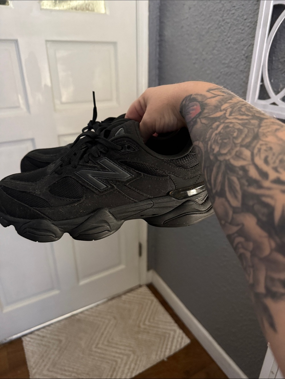 New Balance Men's Black Chunky Athletic Sneakers